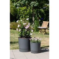 Runder Blumentopf mit Wasserreservoir  GARDEN ID  Plano  Ø 4743 cm  H 46 cm  Metallicgrau
