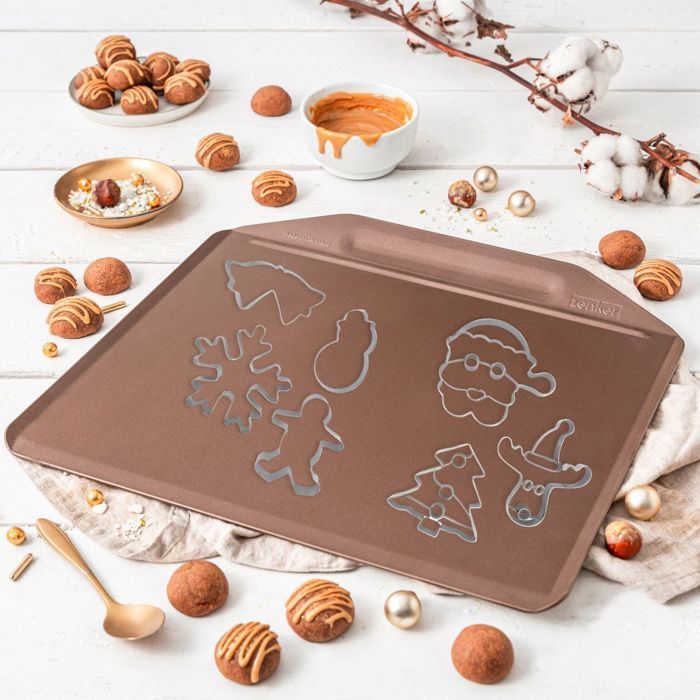 ZENKER Randloses Backblech und 7 Weihnachts-Plätzchenausstecher